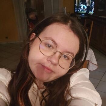 Babysitter in Tresserve: Emily