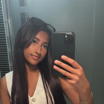 Babysitter Engis: Angela