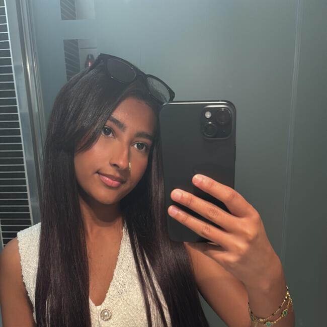 Babysitter in Engis: Angela