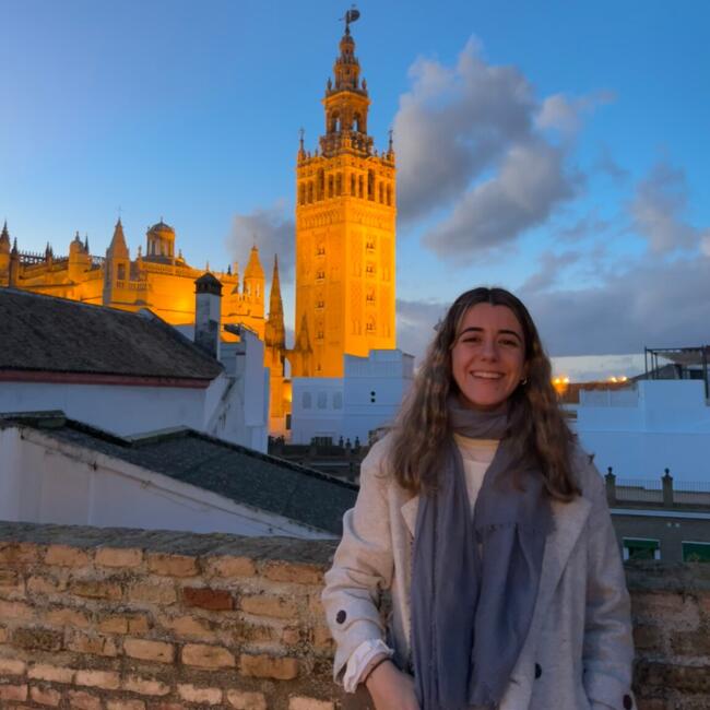 Babysitter in San Juan de Aznalfarache: Blanca