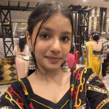 Babysitter Delhi: Tripti