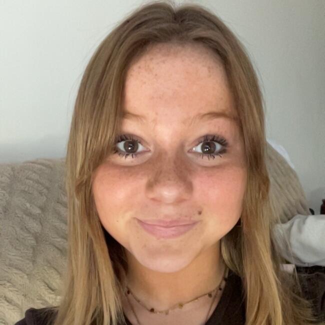 Babysitter in Rennes: Louise