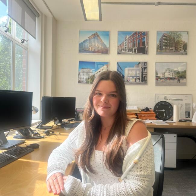 Babysitter in London: Ellie