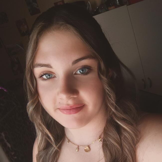 Babysitter in Roncey: Vanessa