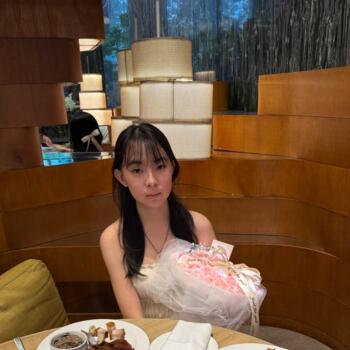 Babysitter in Singapore Island: Chloe