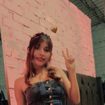 Babysitter in Picsi: Estefany
