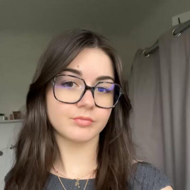 Babysitter in Montluçon: Alice