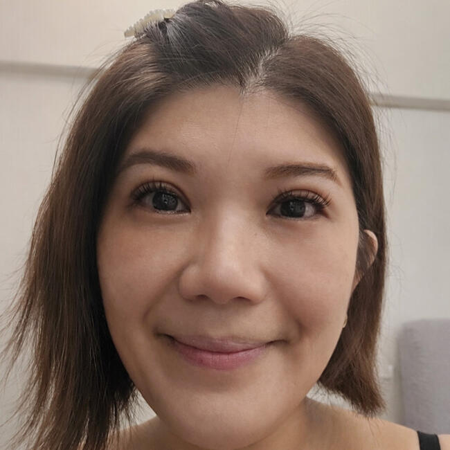 Babysitter in Singapore Island: Val