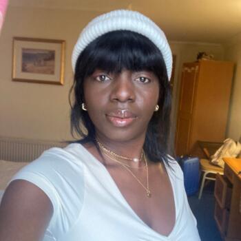 Babysitter in Norwich: Almeida manuella