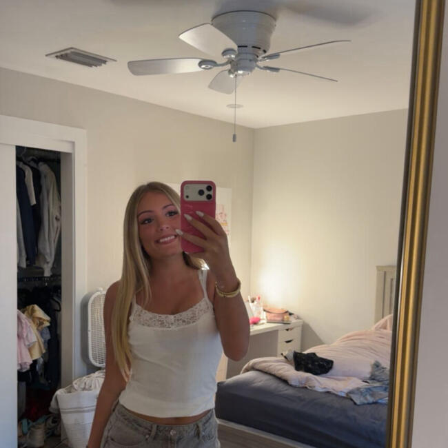 Babysitter in Lake Worth Beach: Juliana