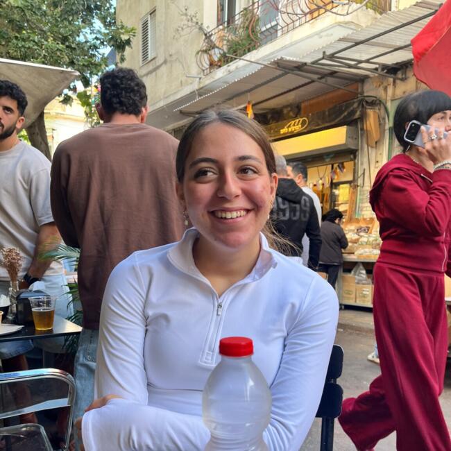 Babysitter in Tel Aviv: שירה