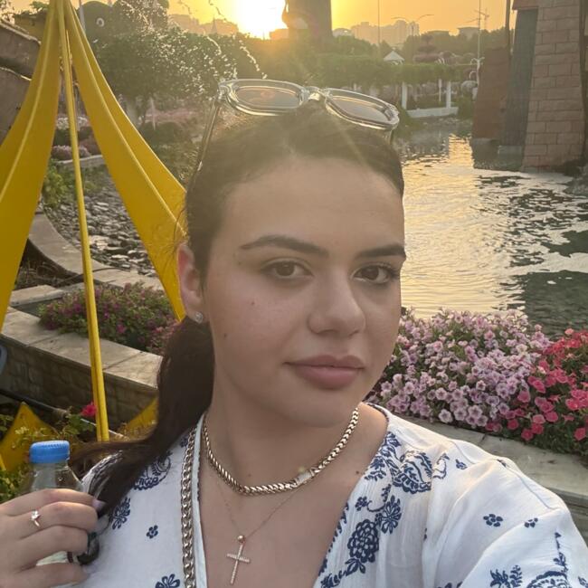 Babysitter in Popeşti-Leordeni: Selena