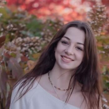 Babysitter in Lake in the Hills: Catherine