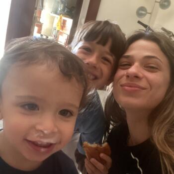Δουλειά για babysitter στην περιοχή Σίντρα: δουλειά φύλαξης παιδιών Inês