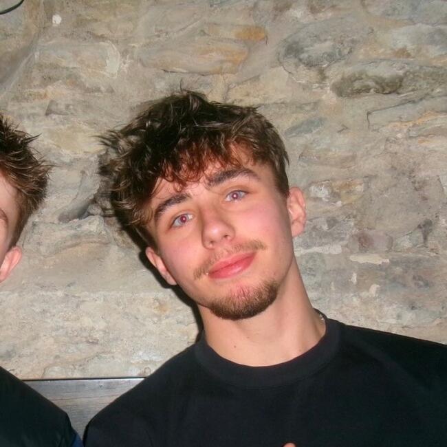 Babysitter in Reigate: Dominic