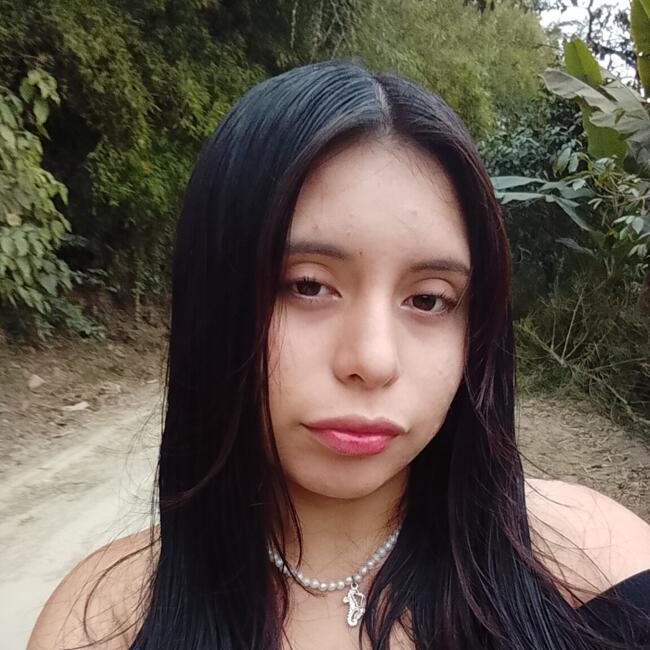 Babysitter in José Leonardo Ortiz: María