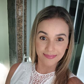 Babá em Queimados: Liliane