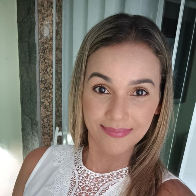Babá em Queimados: Liliane