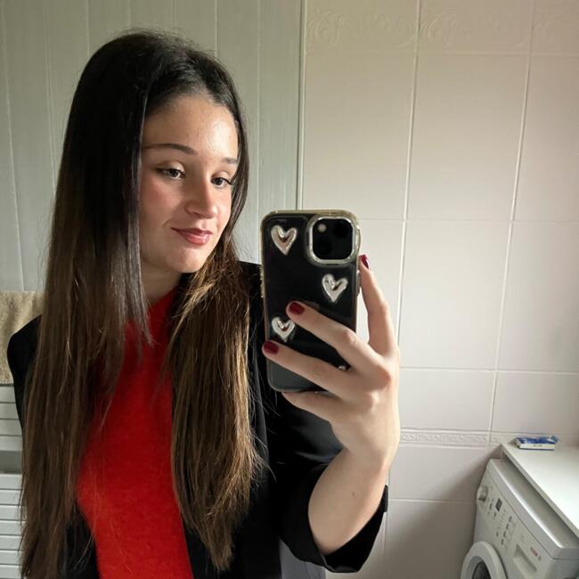 Babysitter in Orange: Zelie