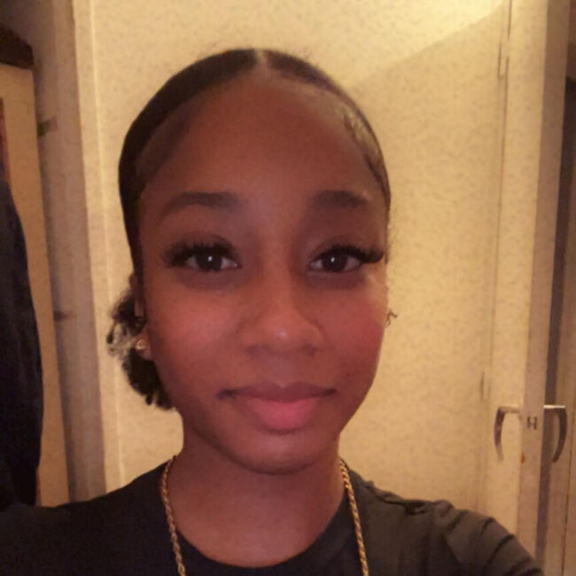 Babysitter in Fontenay-aux-Roses: Naomi