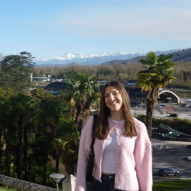 Babysitter in Marck: Amandine