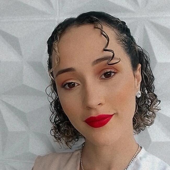 Babysitter in Vila Velha: Aline