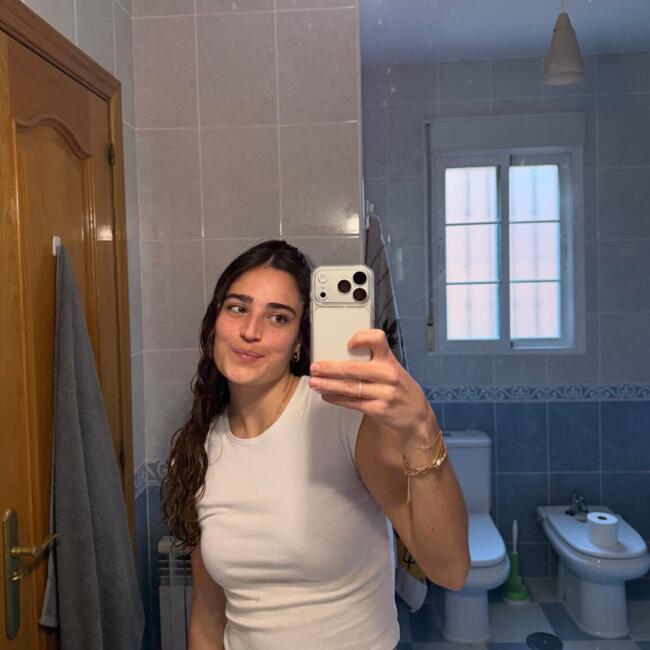 Babysitter in Saint-Martin-d'Hères: Laura