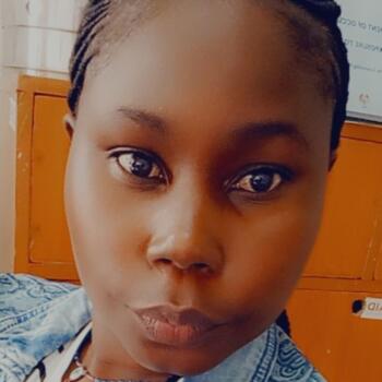 جليسة أطفال الريان: Sharolyne