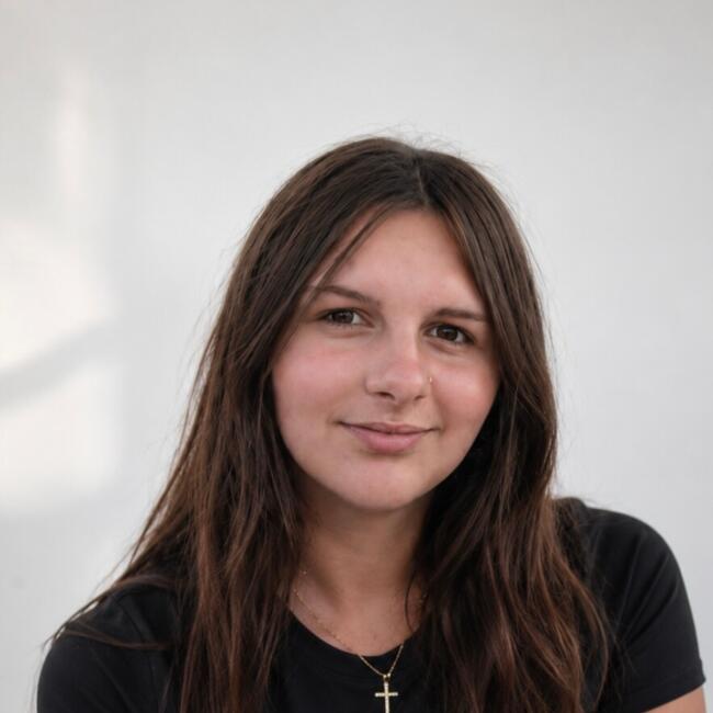 Babysitter in Saint-Yzan-de-Soudiac: Kenza