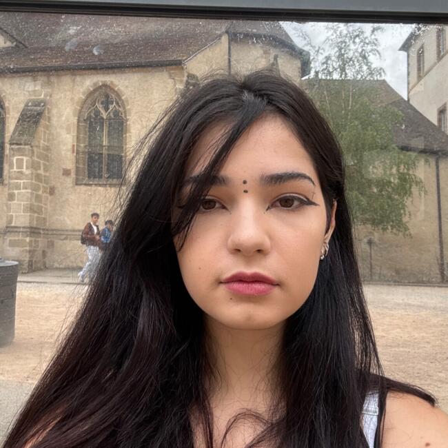 Babysitter in Moulins: Lana