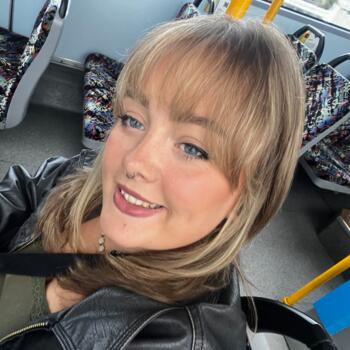 Babysitter in Takaka: Emma