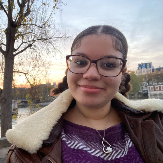 Babysitter in Paris: Zoe