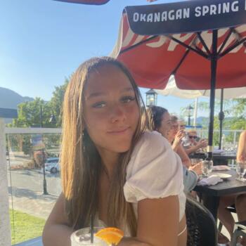 Babysitter in North Vancouver: Maya