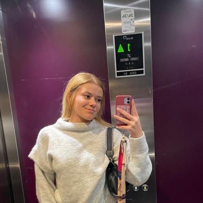 Babysitter in Nîmes: Jeanne