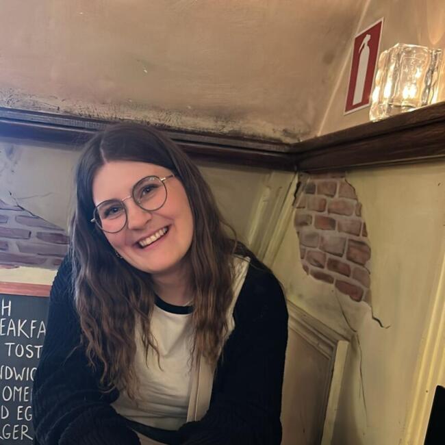 Babysitter in Westendorf: Laura