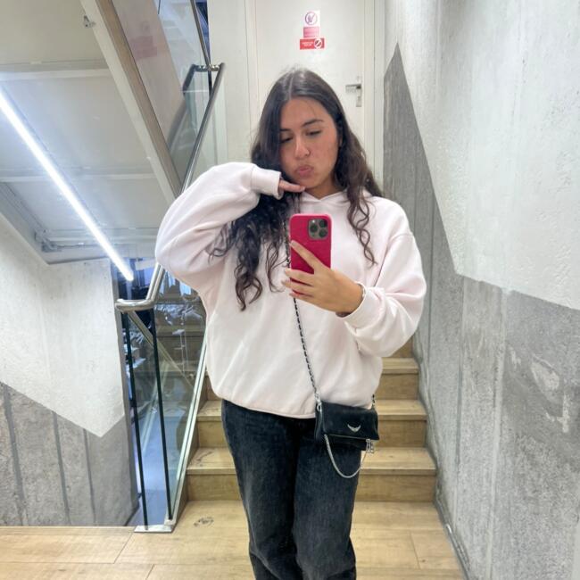 Babysitter in Athens: Selina