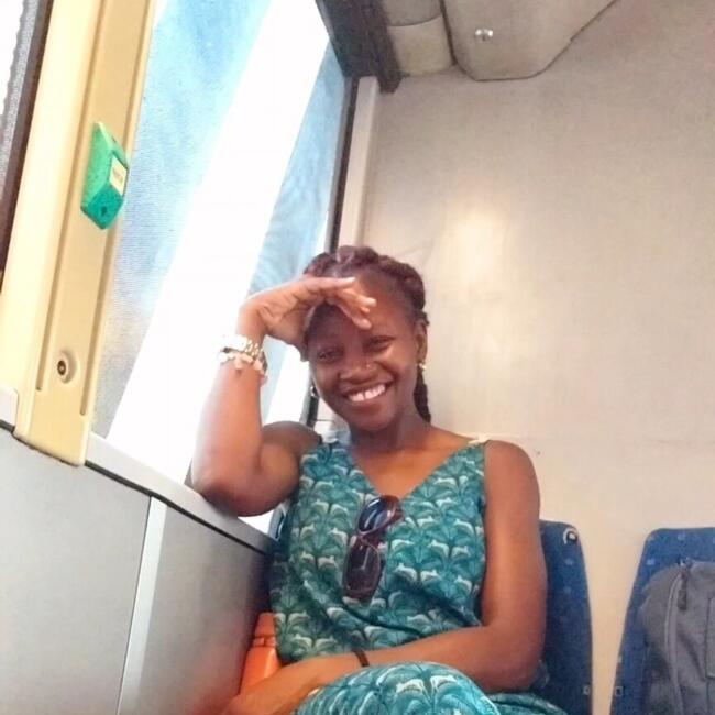 Babysitter in Dubai: Rachael