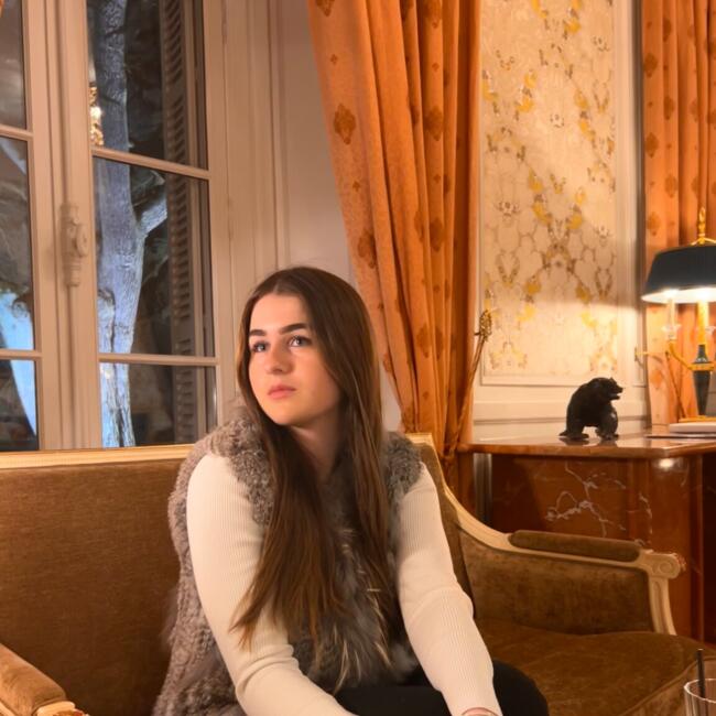 Babysitter in Fondettes: Marjorie