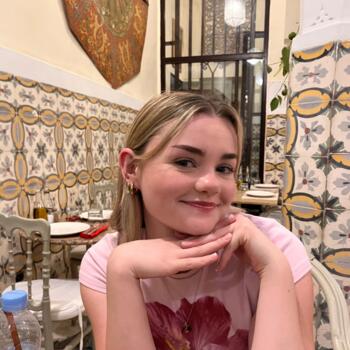 Babysitter Perth: Lola