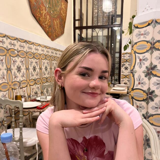 Babysitter in Perth: Lola