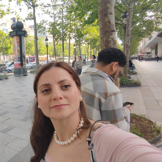 Babysitter in Montlhéry: Aziza