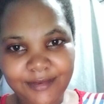 مربية أطفال في أبوظبي: Nassolo brenda