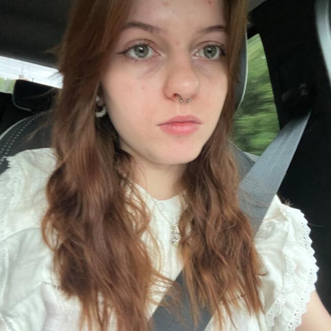 Babysitter in Saint-Hilaire-de-Lusignan: Sarah