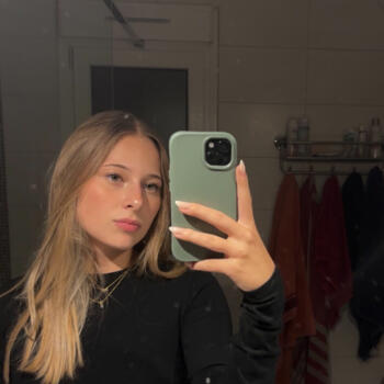 Baby-sitter Busy: Louna