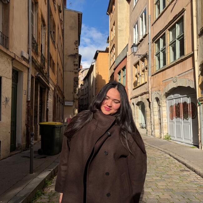 Babysitter in Évry: Enza