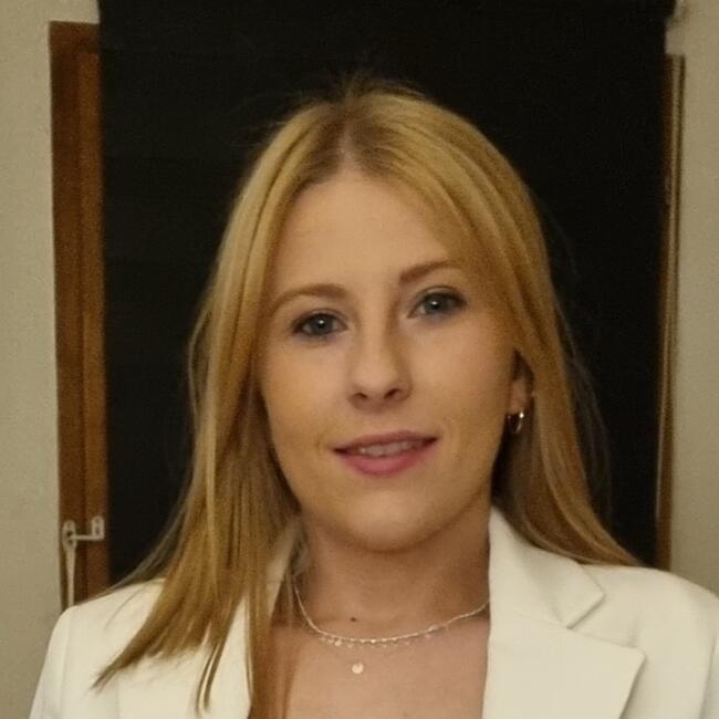 Babysitter in Saint-Zacharie: Coralie