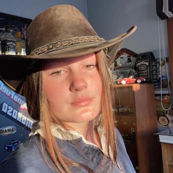 Babysitter in Hastings: Erin