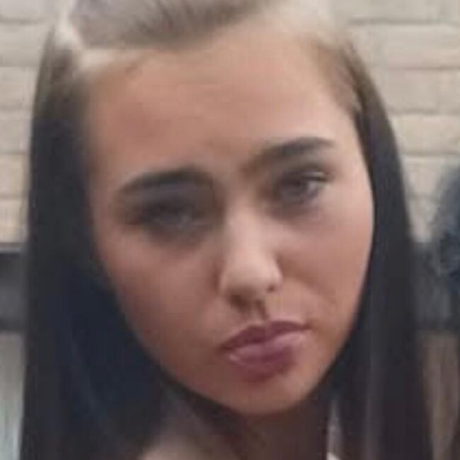 Babysitter in Harlow: Demi