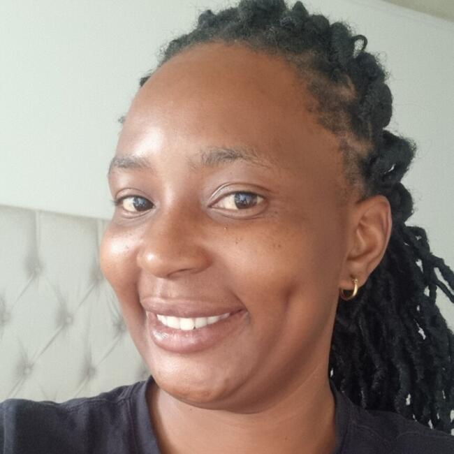 Babysitter in Centurion: Tee