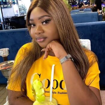 مربية أطفال في دبي: Laurette